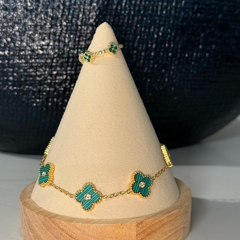 Elegant Green and Gold Floral Jewelry Set